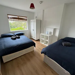 Gasthof Nice Triple At 2 Iveragh Rd-6, Dublin